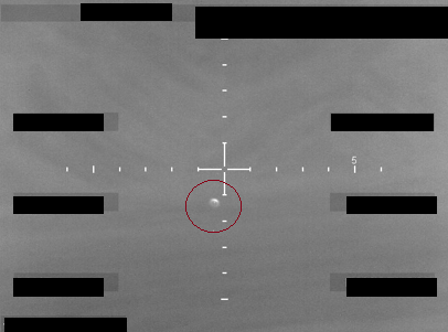 UAP detectado - Um objeto circular de cor clara com um brilho especular intenso