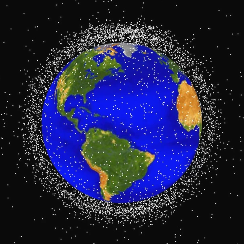 Simulação do denso acúmulo de lixo espacial ao redor do globo.
