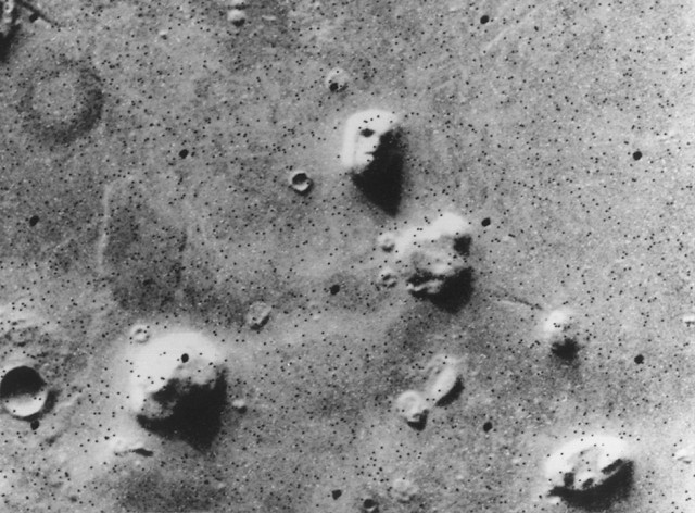 Imagem de capa: Face de Cydonia: A Dualidade entre o Rosto Humanoide e a Formação Geológica Natural